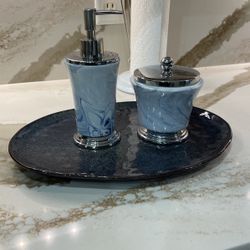 Three-piece bathroom set