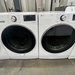 LG 4.5 Cu.Ft. SMART Front Load Washer & 7.4 cu.ft. Ultra Large Capacity Front Load Gas Dryer