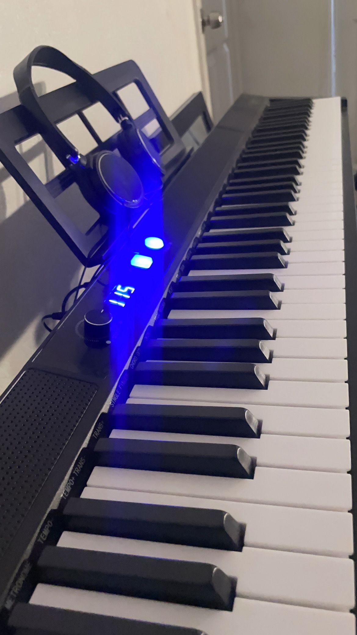 Piano 88 Keys ( Comes With Everything You See) Headphones, Pedal And Set With Stand!