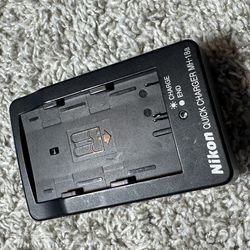 Nikon Quick Charger MH-18a (No Power Cord)