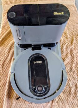 Shark IQ Robot Vacuum (Model AV9113S1US) - Great Condition! New price was $499.99!