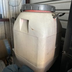 Huge Water 💧 Jug Bottle Camping 🏕️ Hurricane Prep Etc