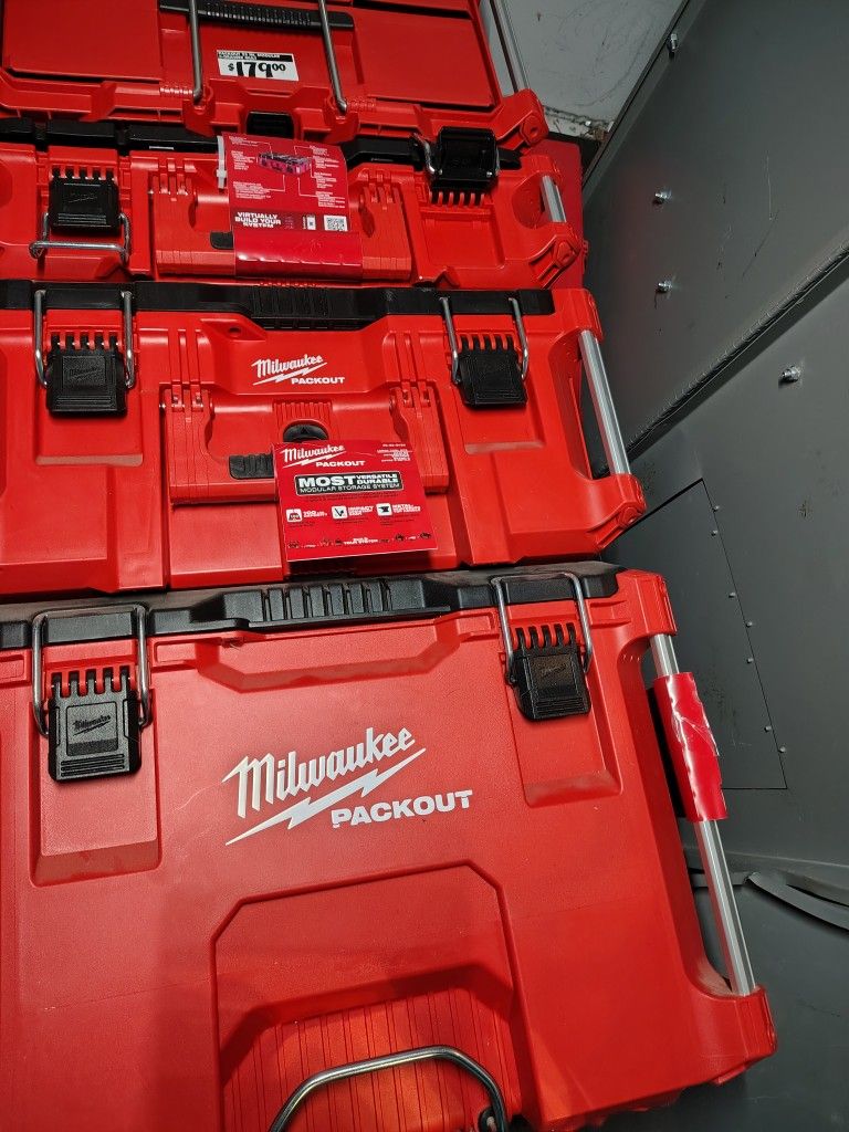 Milwaukee Pack Out
