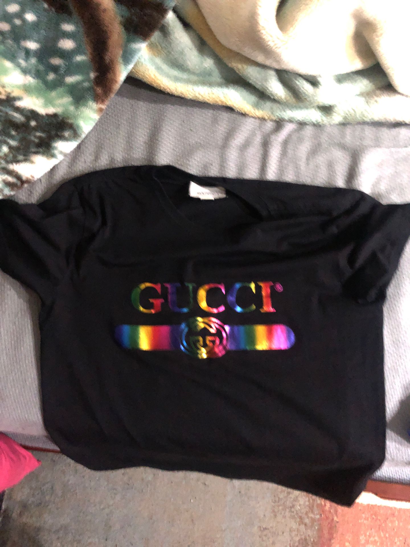 Gucci t shirt Medium Iridescent Logo