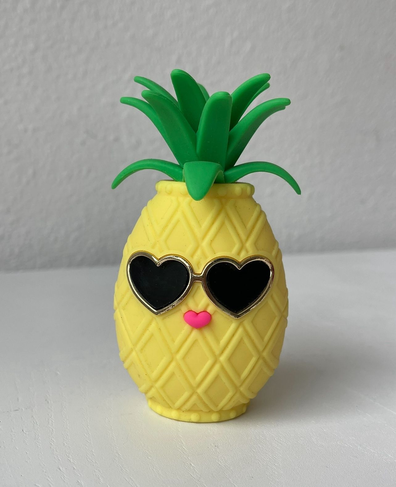 BATH & BODY WORKS PINEAPPLE HEART SUNGLASSES POCKET BAC HOLDER SUMMER RELEASE