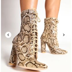 Size 7 new Fashion Nova Heels