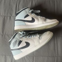 Jordan 1 Mid SE ‘white ice blue’