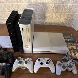 GAMING CONSOLE BUNDLE - EVERYTHING POWERS ON