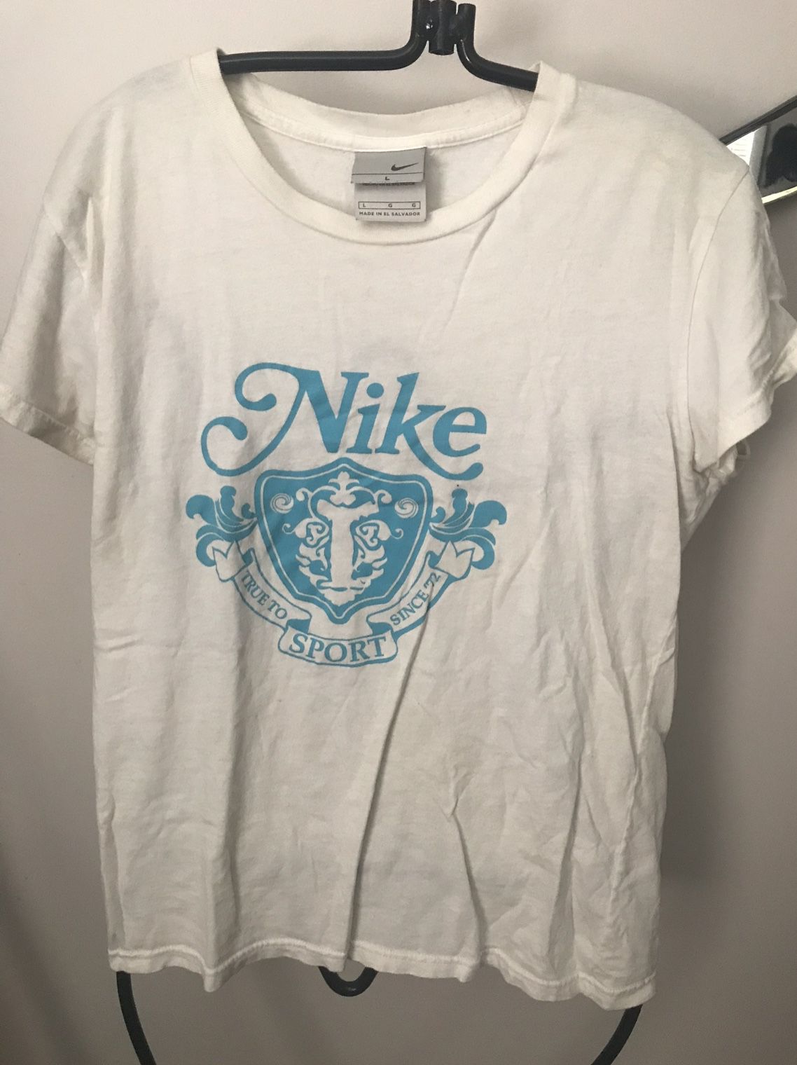Womans Large Nike White T-shirt Blue Teal Print