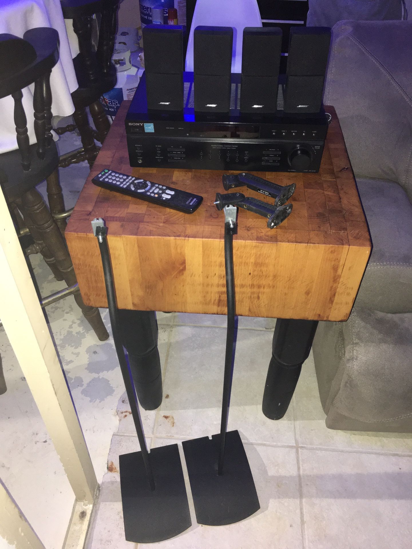 Sony Receiver with remote + 4 Bose Acoustimass cube speakers, 2 floor stands & 2 wall mounts