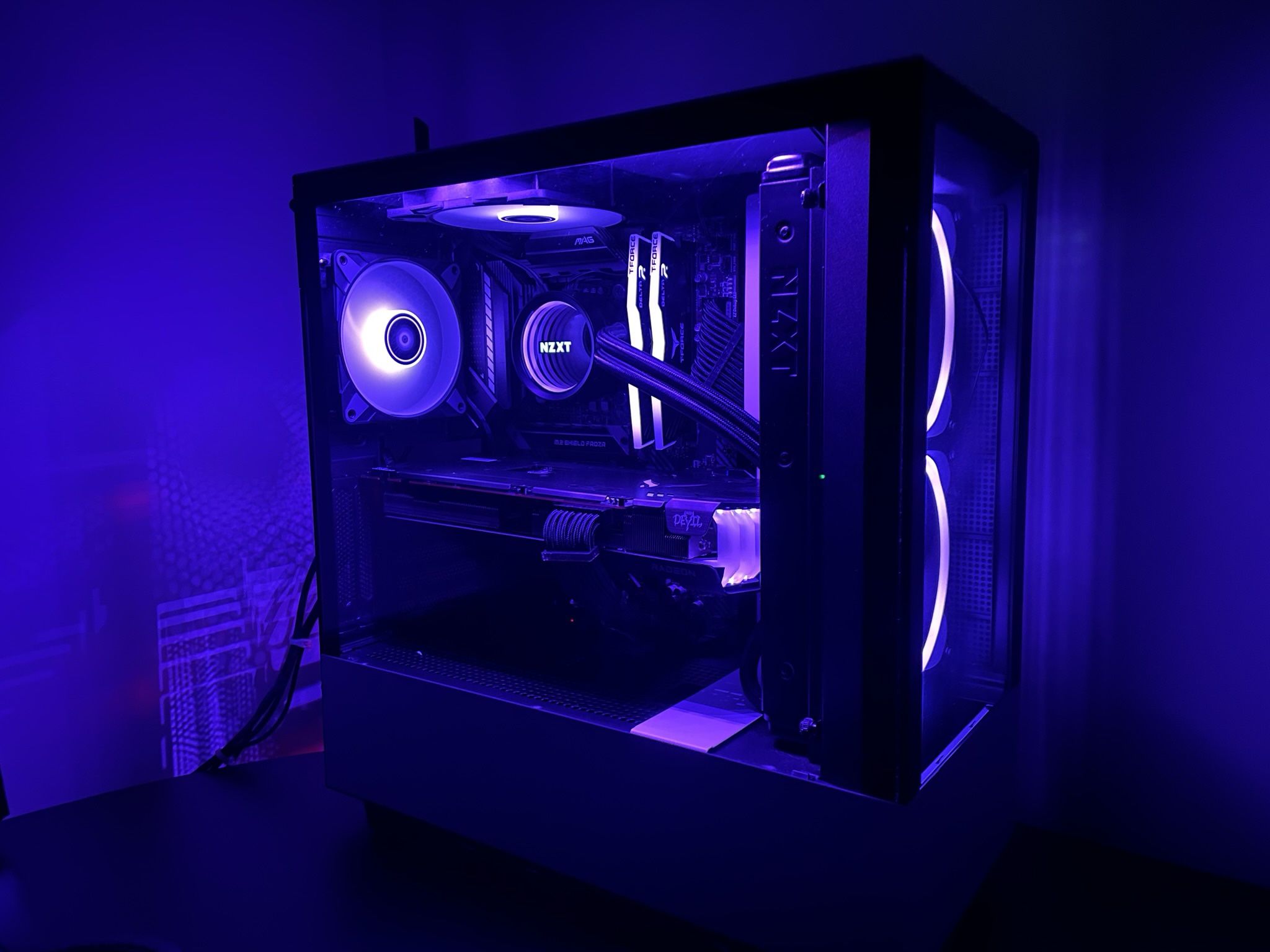 NZXT Custom Gaming Pc w/ gaming keyboard and mouse