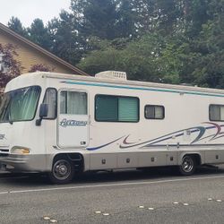 2000 Class A motorhome - 28'  24000 Miles