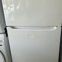 Frigidaire 20 Cu Top Freezer Refrigerator In
