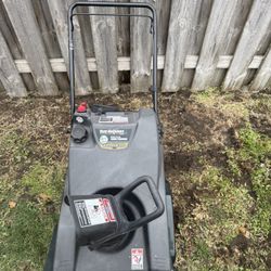 21” Yard Machines Snowblower 