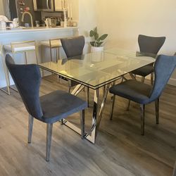 Glass Dining Room Table With ) Chairs 