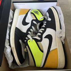 Jordan 1 Retro High voltz Size 11