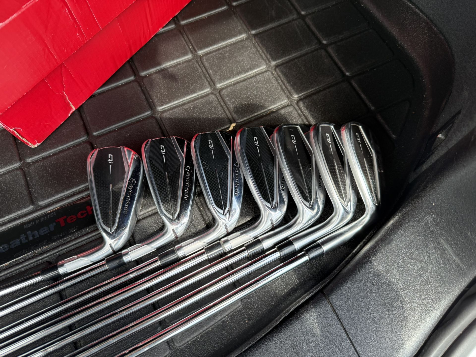 TaylorMade Qi irons 5-PW, AW Stiff