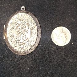 $8. Obo Beautiful Vintage Locket "B" Perfect 4 Mother's Day 
