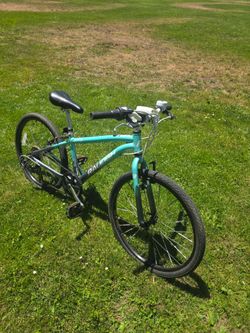 Raleigh Alysa 24 youth fitness/commuter bike in teal