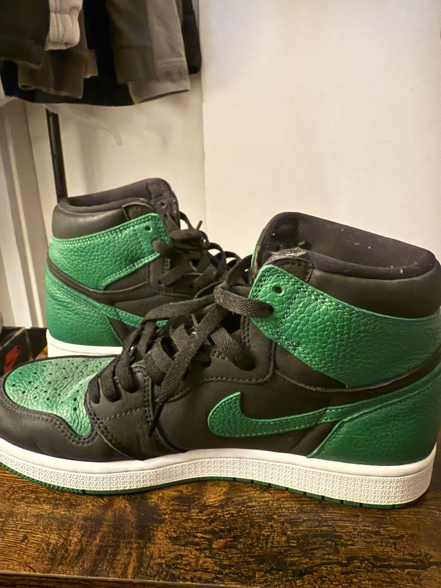 Jordan 1 Pine Green Size 9