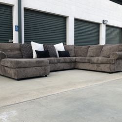 Beautiful Brown Sectional Couch In Good Condition - Free Delivery 🚚 