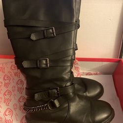 Woman’s Boots Black Size 10