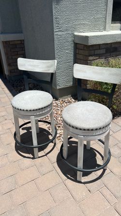 2 Swivel Barstools Counter Height