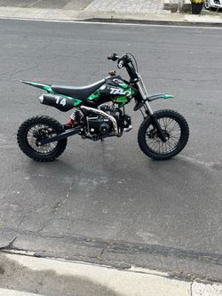 pitbike  kids dirtbike $650 or best offer trade for se fast ripper