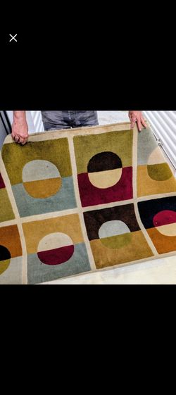 8 x 10 area rug. Geometric Design