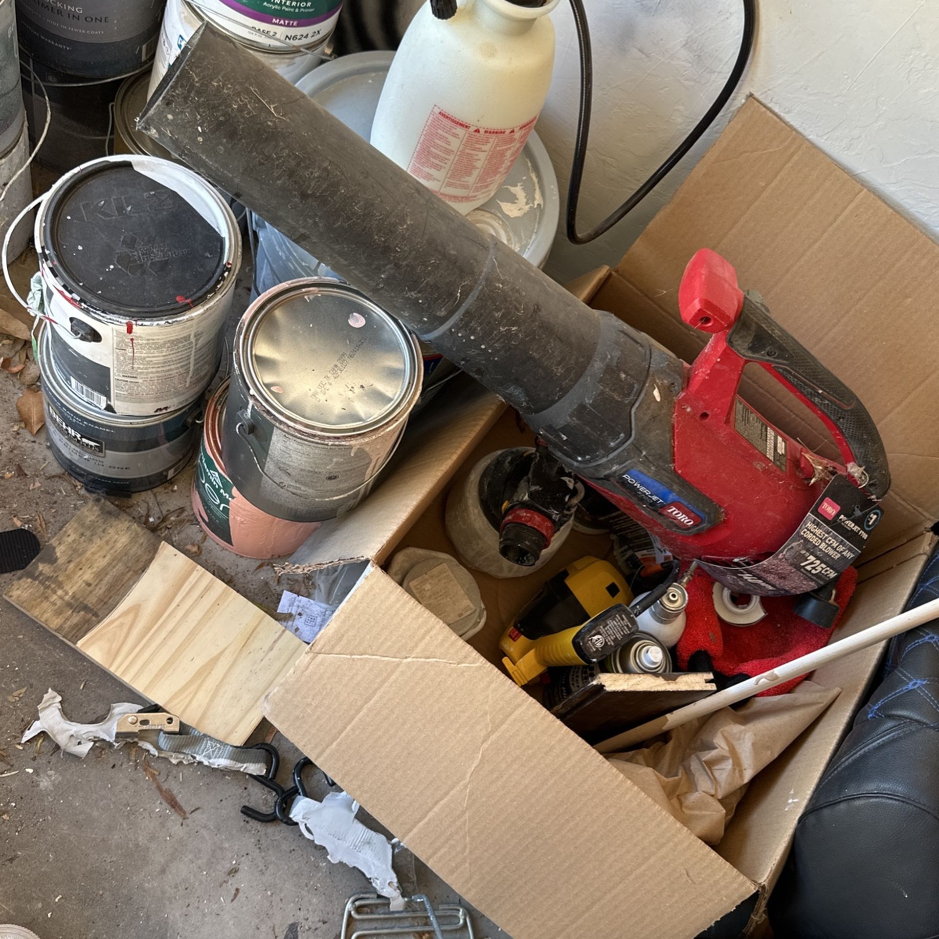 Stain Gun And Leaf Blower