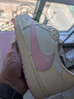 Travis Scott Shy Pink size 11.5