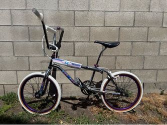 Old school Gt performer coin roll Bmx freestyle bike.