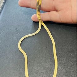 Herringbone gold tone chain approximately 16 inches. What you see is what you get. As is no returns. Make me an offer I can’t refuse. Please feel free