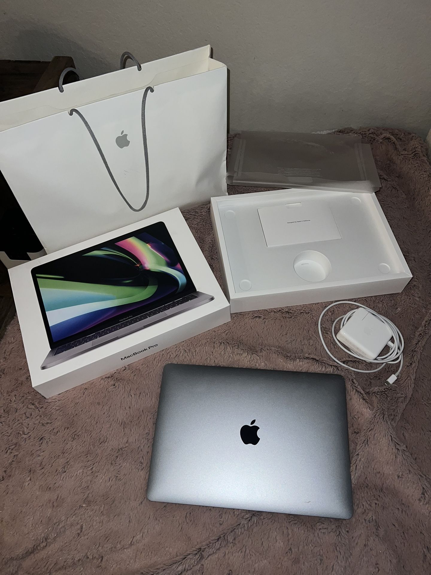 Apple Mac Book Pro 13”  