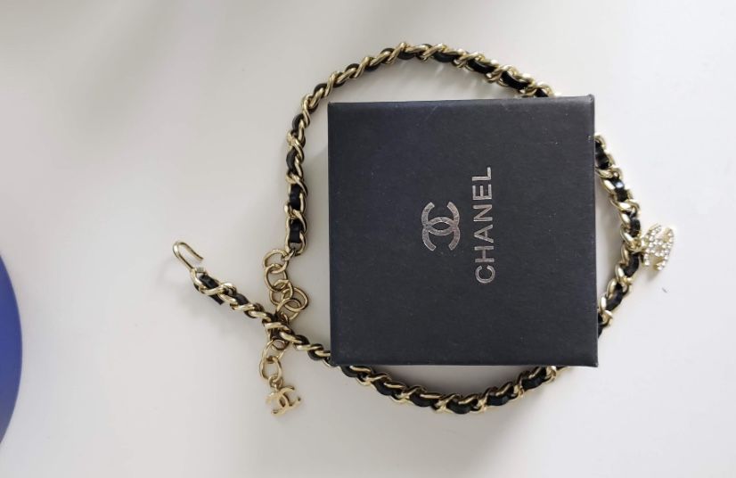 Chanel vintage gold chain black patent leather crystal cc logo