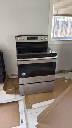 ** Great Condition Amana Electric Stove / Oven  - Stainless Steel - Black - Timer - Advanced  Features