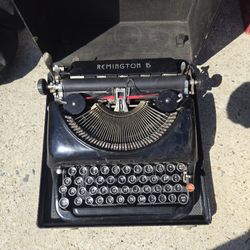 Vintage Typewriter 