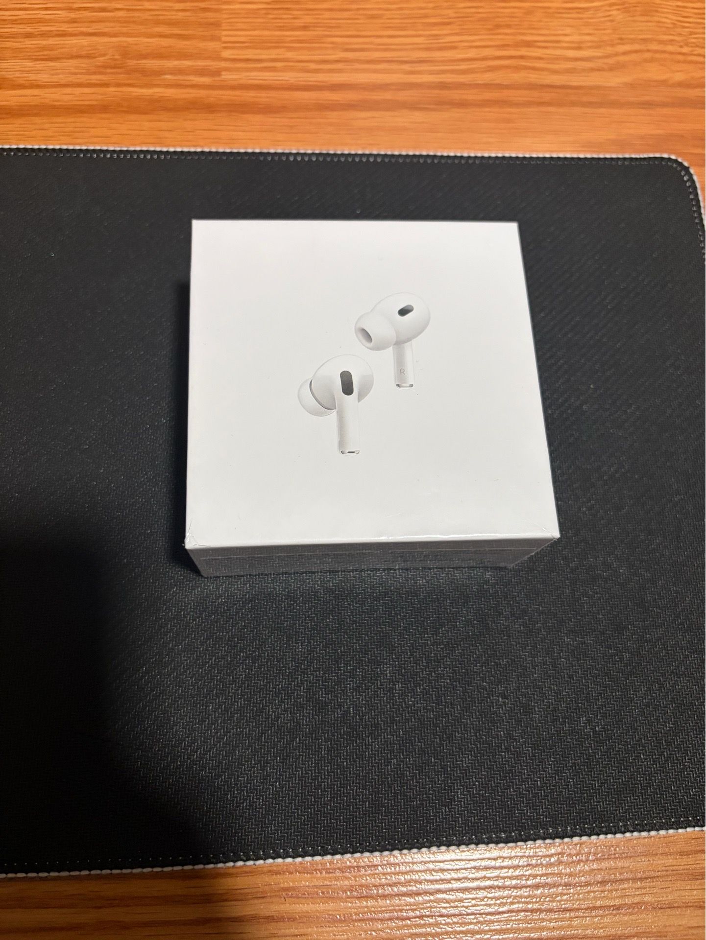 Apple airpod 4s W/noise cancellation