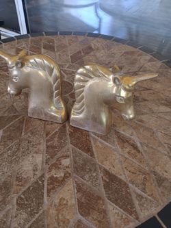 Unicorn head bookends.