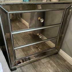 Mirrored 3 Drawer Dresser
