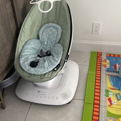 4 Moms Swing 