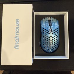Finalmouse Starlight-12 Poseidon (Small) w Custom Skates