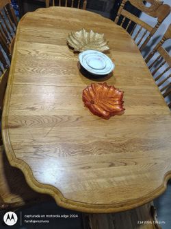Dining table (mesa de comedor)