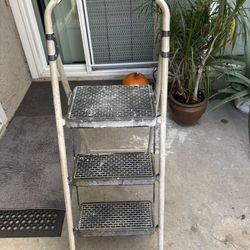 4 Foot Step Ladder