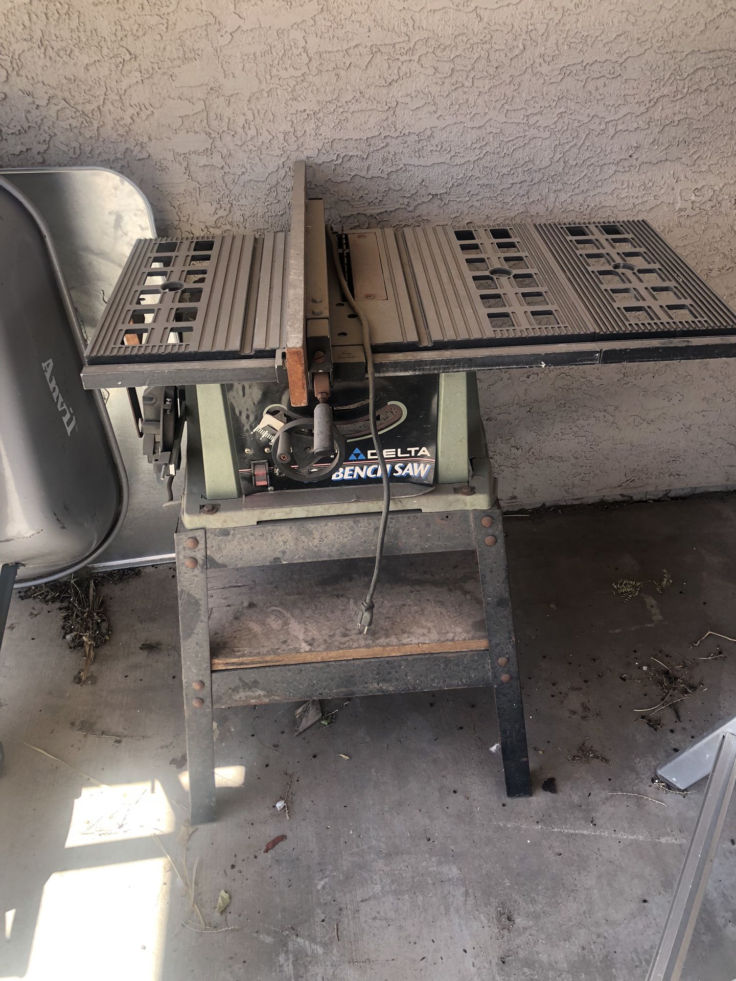 Delta 10” Table Saw