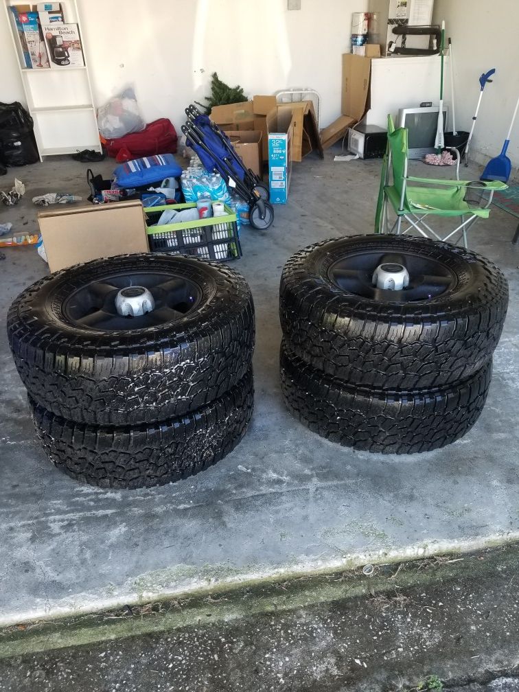 265/70R16 set of 4 Falken Wildpeak AT3W Tires