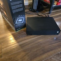 Xbox One X - 1TB