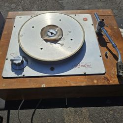 Rek-O-Kut Rondine Deluxe Turntable. Vintage record player!