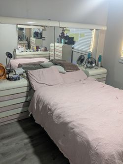 Bedroom set with Queen Sice bed (mattress and box spring included)