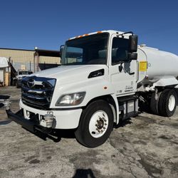 2021 HINO 338 WATER TRUCK